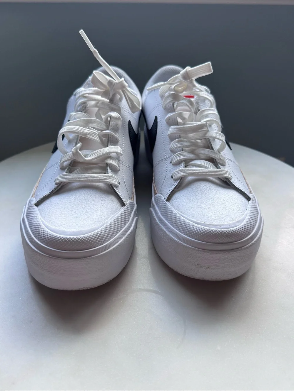 Nike court legacy lift white women’s 8 excellent condition